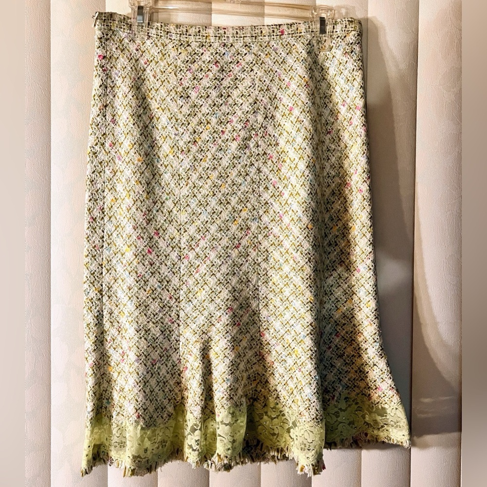 Macy's luxurious A-Line Tweed Skirt in Cream and Green with lace trim 🤩